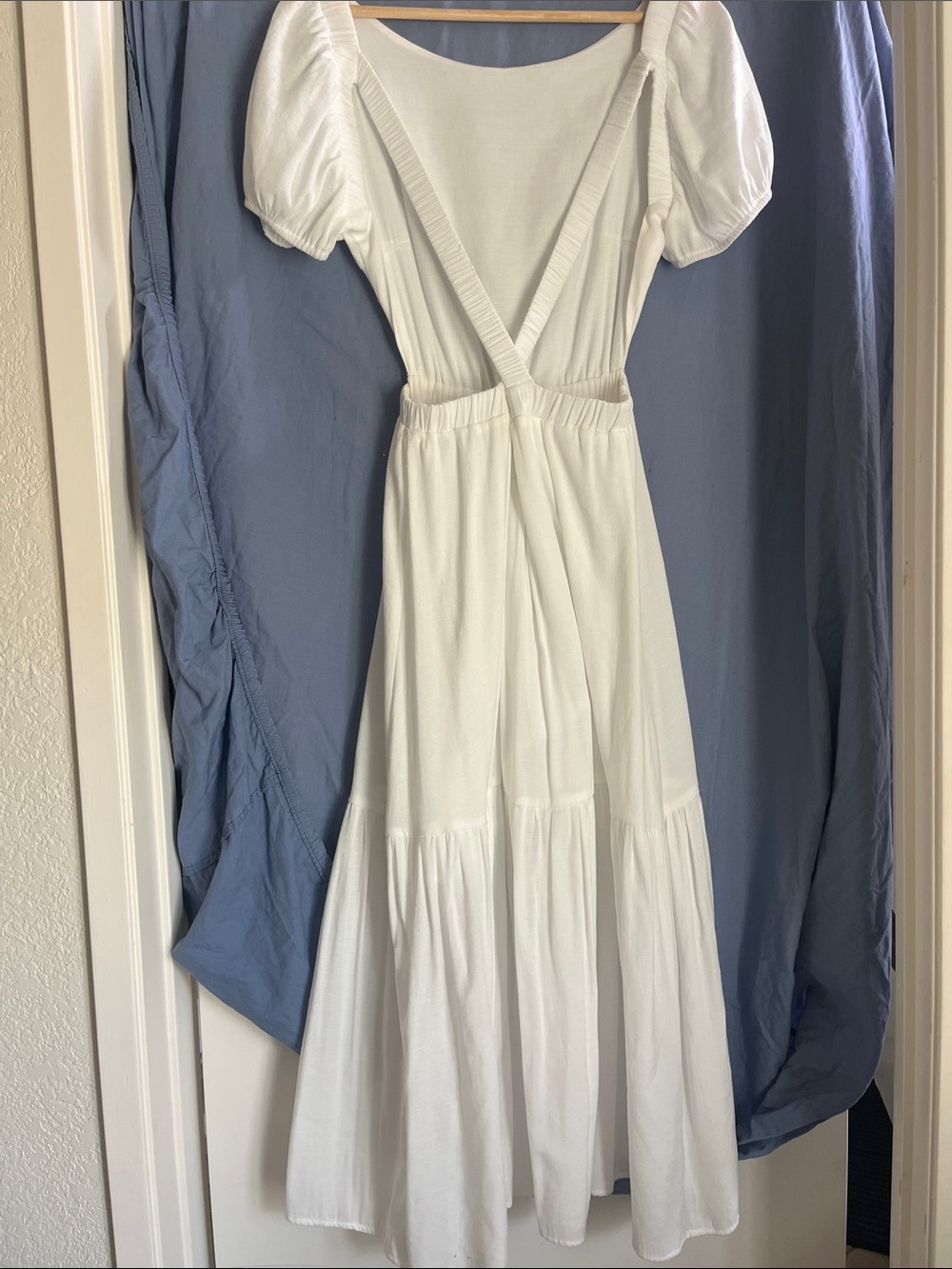 IDem ditto puff-Sleeve White Maxi Dress with Elastic Waist backless -medium - Picture 4 of 5